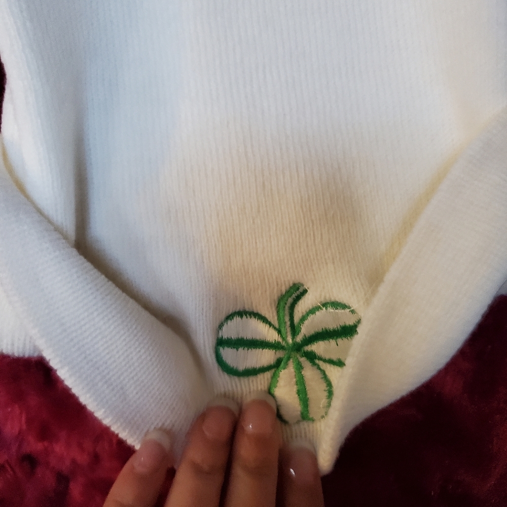 WHITE KNIT HAT WITH GREEN SHAMROCK 🍀 ON IT! #CELTICS - Picture 5 of 7